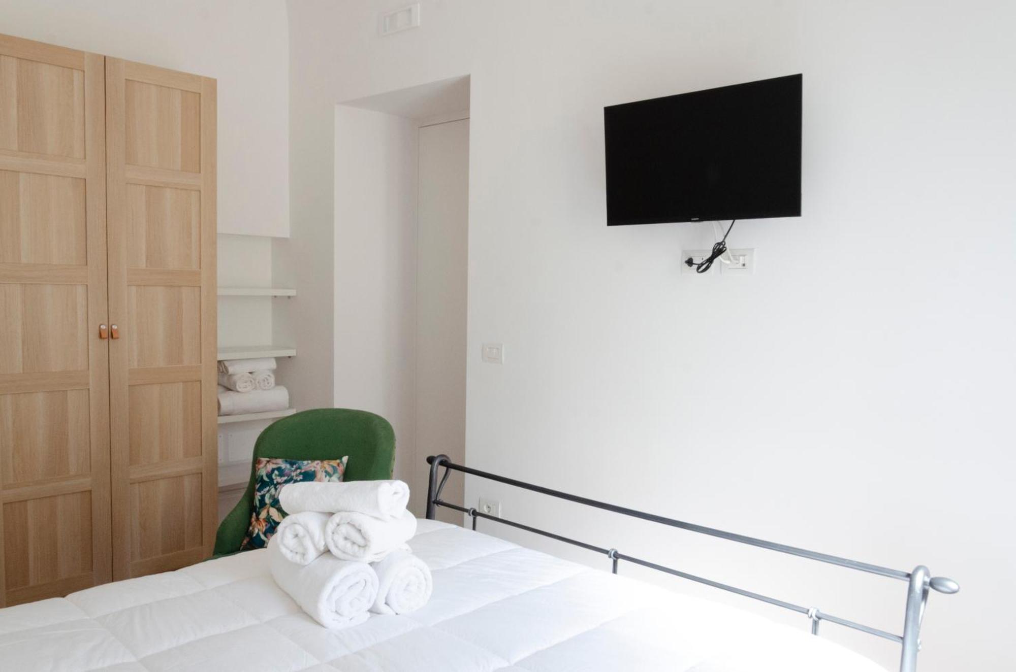 Dante Apartment *