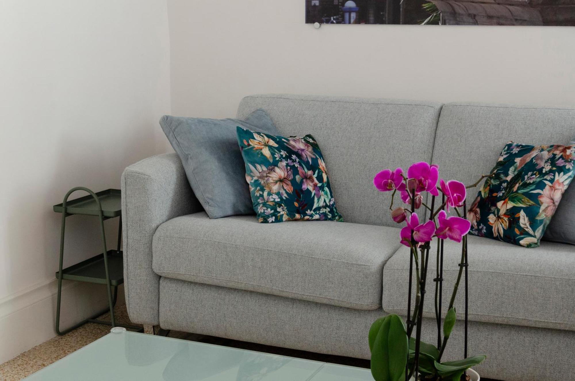 Dante Apartment