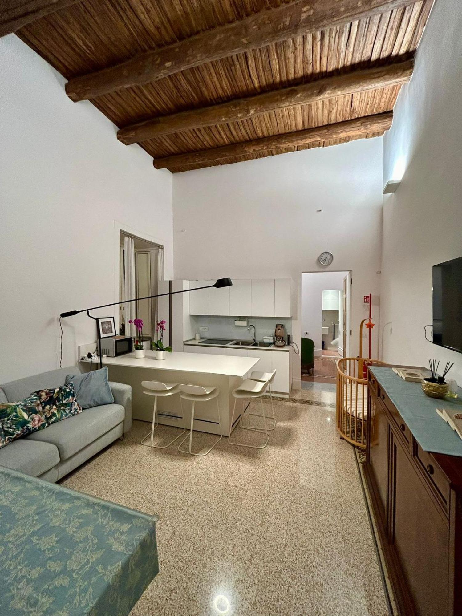Dante Apartment